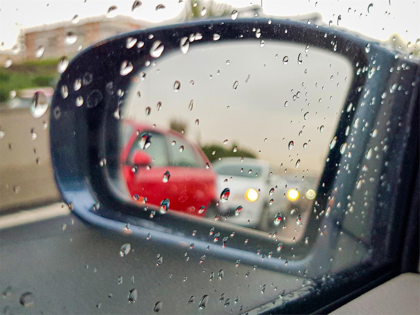 5 consejos para conducir en los días de lluvia - Imagen 1